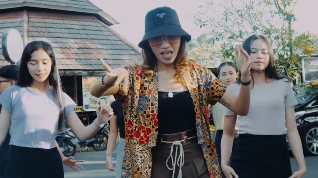 liri dan chord lagu jegeg bulan jeg sibuk