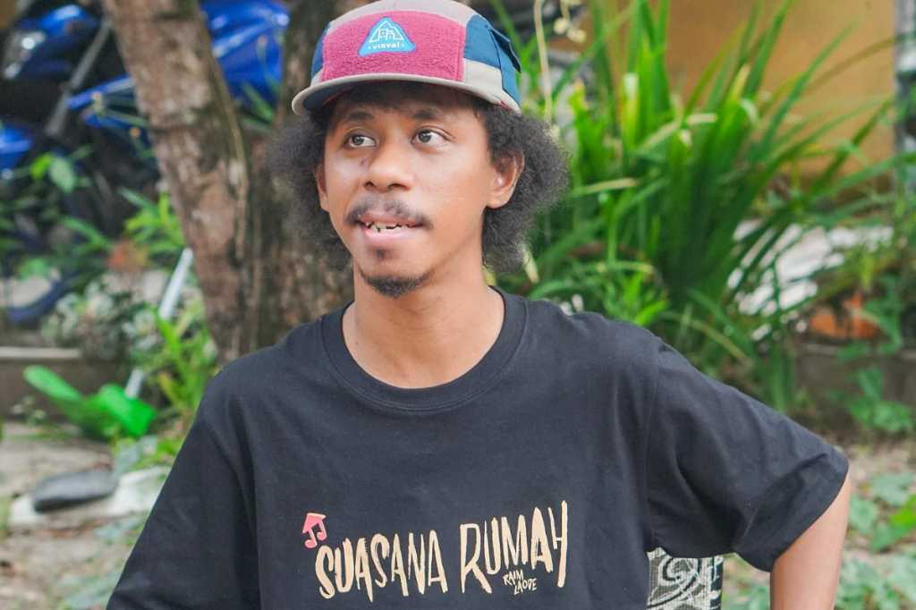 Raim Laode lirik dan chord lagu komang